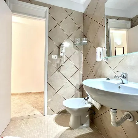 One Bedroom With Beautiful Pool, Breakfast Included *