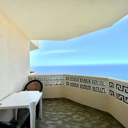 One Bedroom With Beautiful Pool, Breakfast Included Appartement Los Realejos