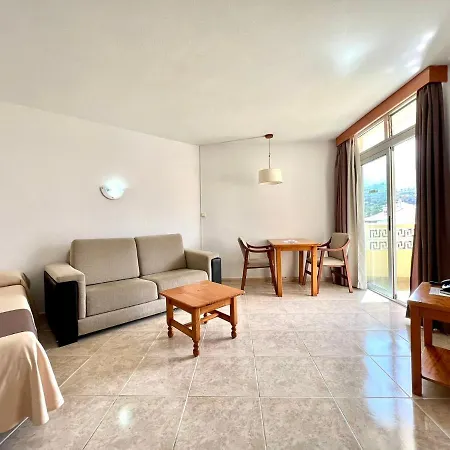 One Bedroom With Beautiful Pool, Breakfast Included