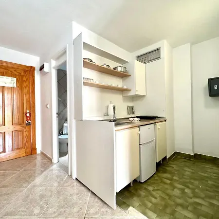 아파트 One Bedroom With Beautiful Pool, Breakfast Included