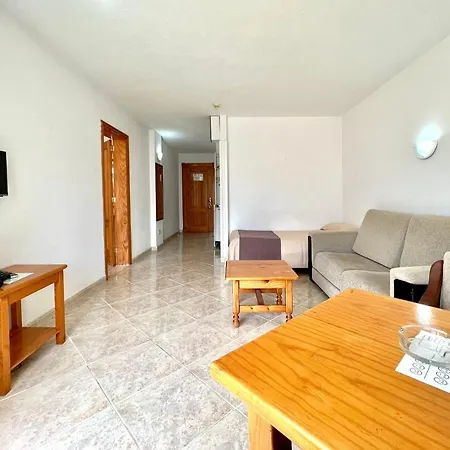 One Bedroom With Beautiful Pool, Breakfast Included Apartment