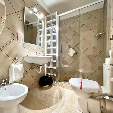 One Bedroom With Beautiful Pool, Breakfast Included