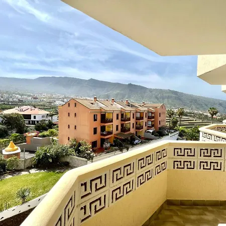 One Bedroom With Beautiful Pool, Breakfast Included