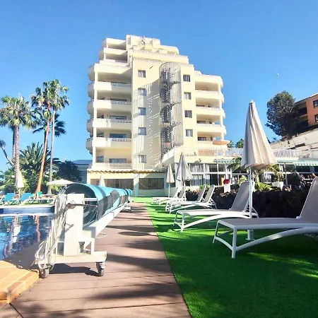 아파트 One Bedroom With Beautiful Pool, Breakfast Included *